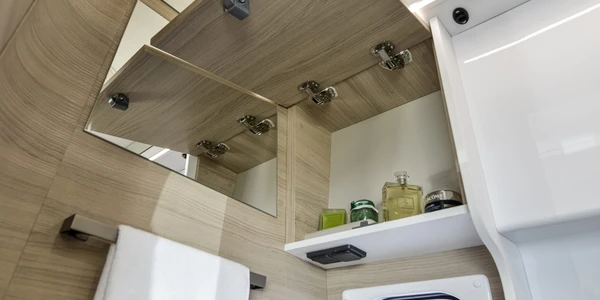 CI_vanKyros2_bathroom_wallunit-2048x1367