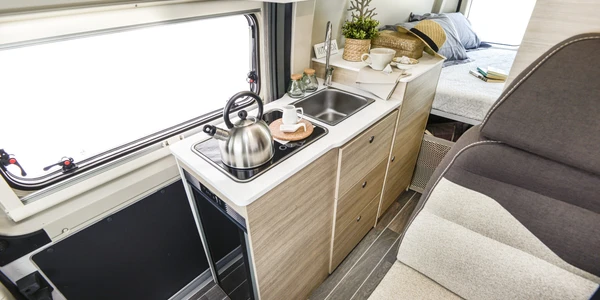 CI_vanKyros2_kitchen_-2048x1367