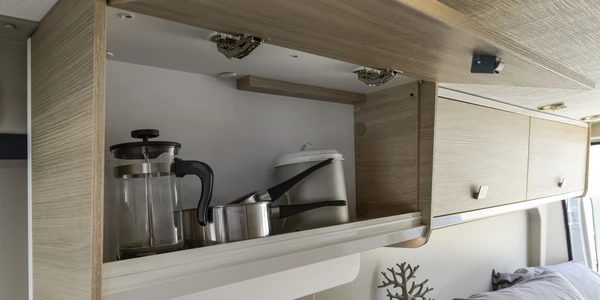 CI_vanKyros2_wallunit-1-2048x1367