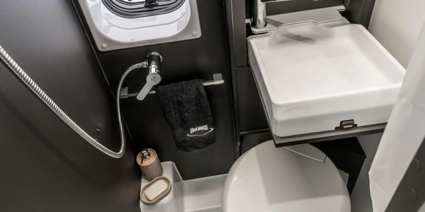 McLouis-Manfys-4-044-1367x2048