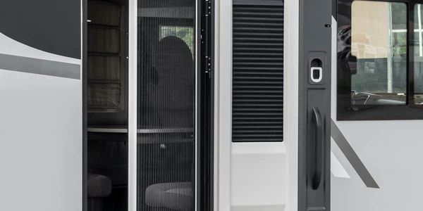 McLouis Nevis 873 009