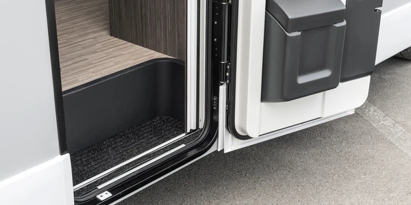 McLouis Nevis 873 010