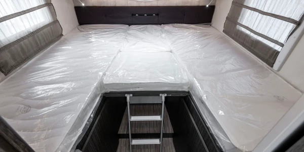 McLouis-Nevis-873-104-1536x1025